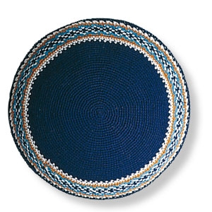 Dunkelblaue gehäkelte Kippa