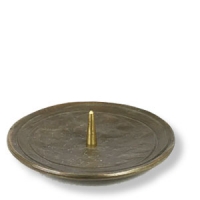 Ein großer Kerzenständer aus Bronze