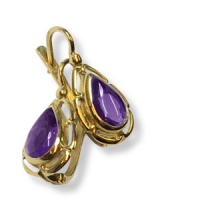 Goldohrhänger in Lavendel-Violett