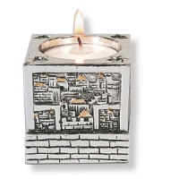 Kunstvolles Kerzenhalter-Paar mit Jerusalem-Relief