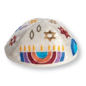 Bestickte Kippa im Wildseiden-Look, mit Menora- und Davidstern, bunt