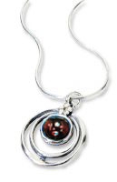 Edles Collier mit Rotem Stein