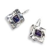 Ohrhänger aus gehämmertem Sterlingsilber, mit Amethyststeinen