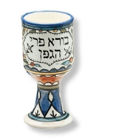 Kiddusch-Becher,  ca. 14,5 cm hoch, bunt