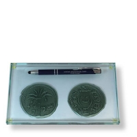 Stiftschale aus Glas mit den Abdrücken zweier Antik Münzen